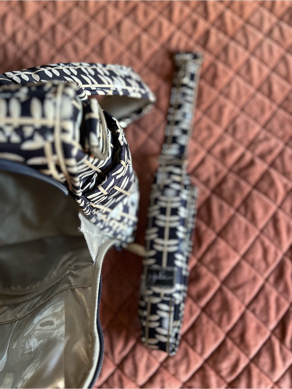 JuJuBe Be Classy diaper bag in the "Dandy Lines" print NEW without tags - Picture 11 of 15